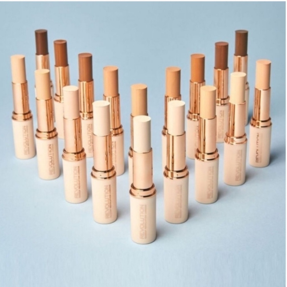 Makeup Revolution Fast Base Stick Foundation NIP
